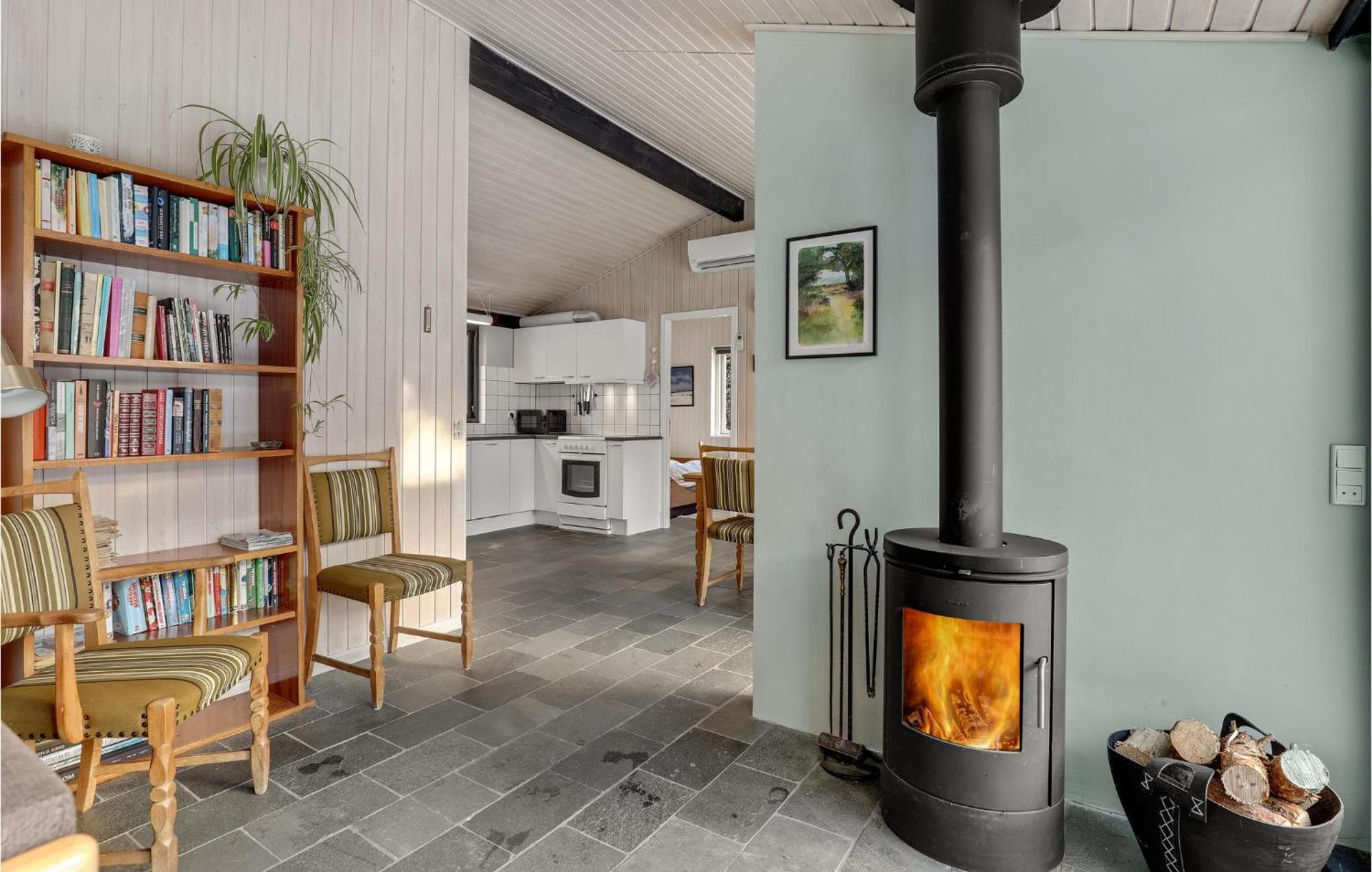 3 Bedroom Awesome Home In Neksø Exterior foto